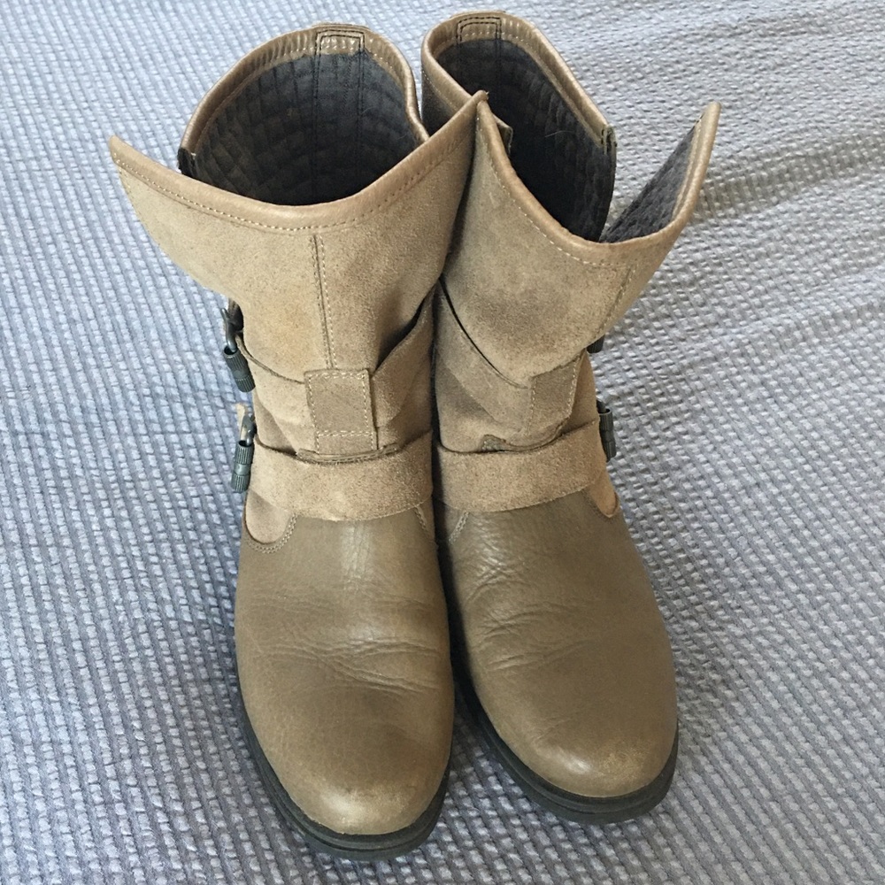 Sorel Boots - size 8 (EUR 39)